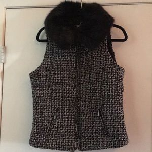TWEED VEST WITH REMOVABLE FAUX FUR COLLAR